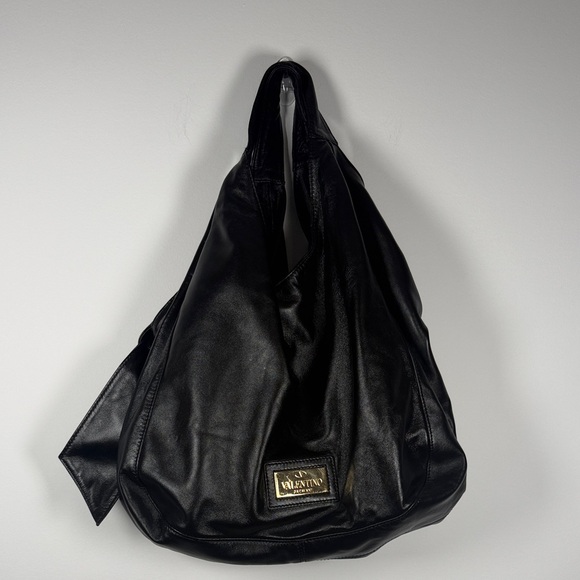 Authentic Vintage Valentino Black Leather Bow Bag - Picture 2 of 16